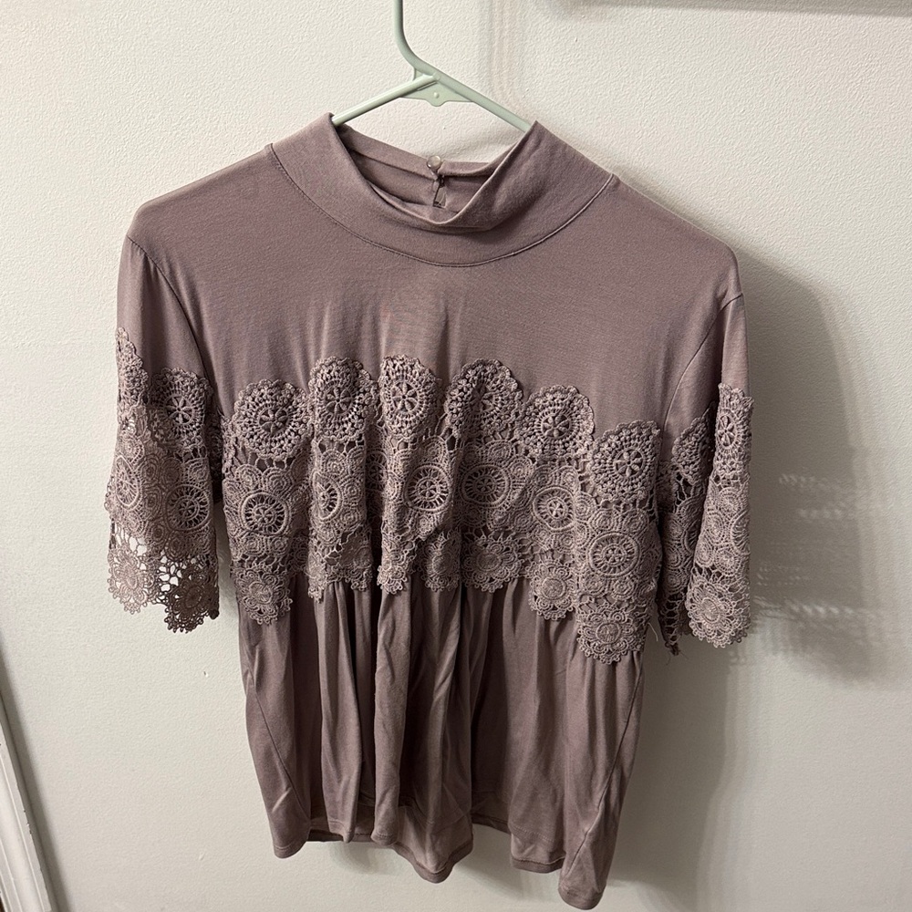 Elegant Lace Trim Women's Top in Mauve